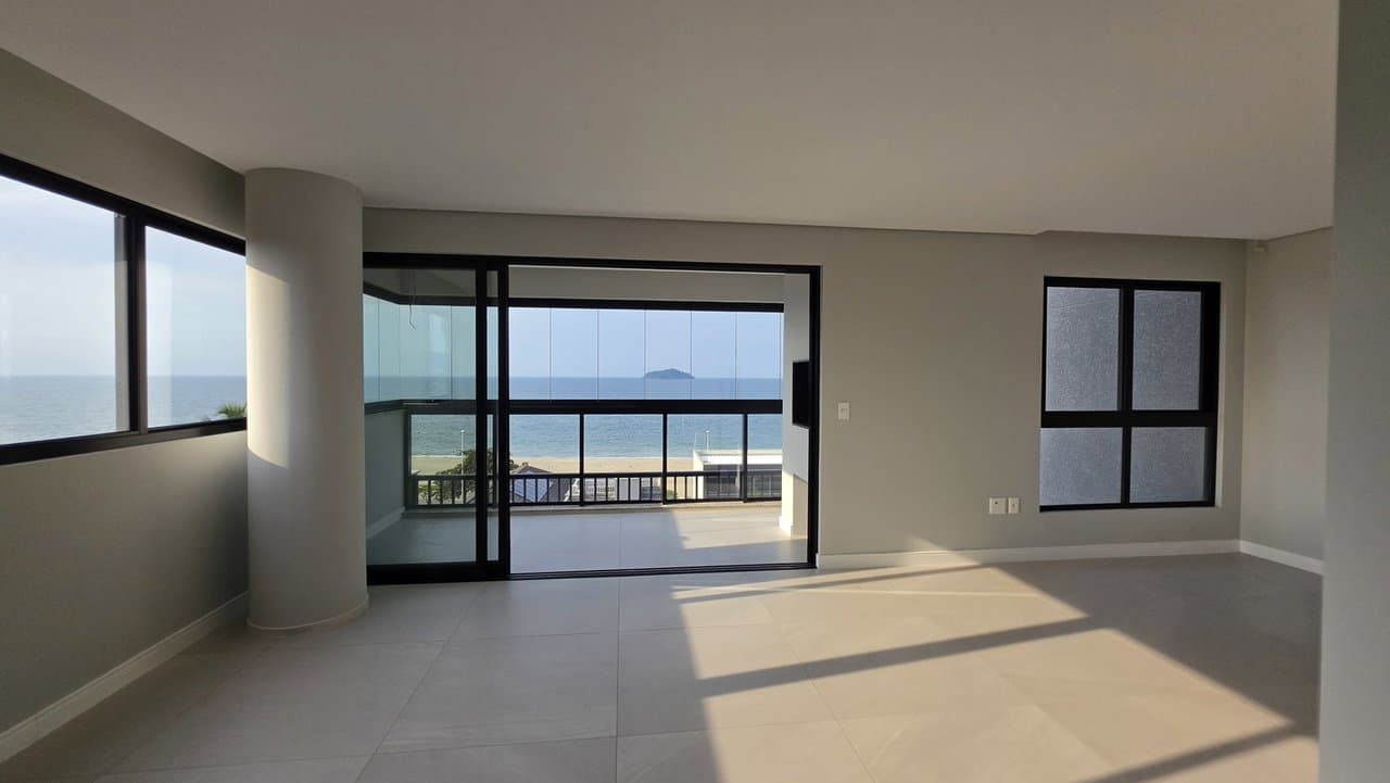 Apartamento de 3 quartos com 3 suítes e 145 m² em Bal. Piçarras