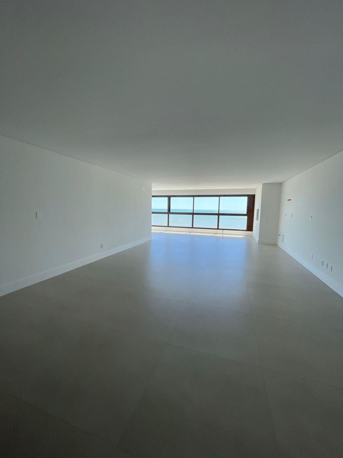 Apartamento de 4 quartos com 4 suítes e 200 m² em Bal. Piçarras