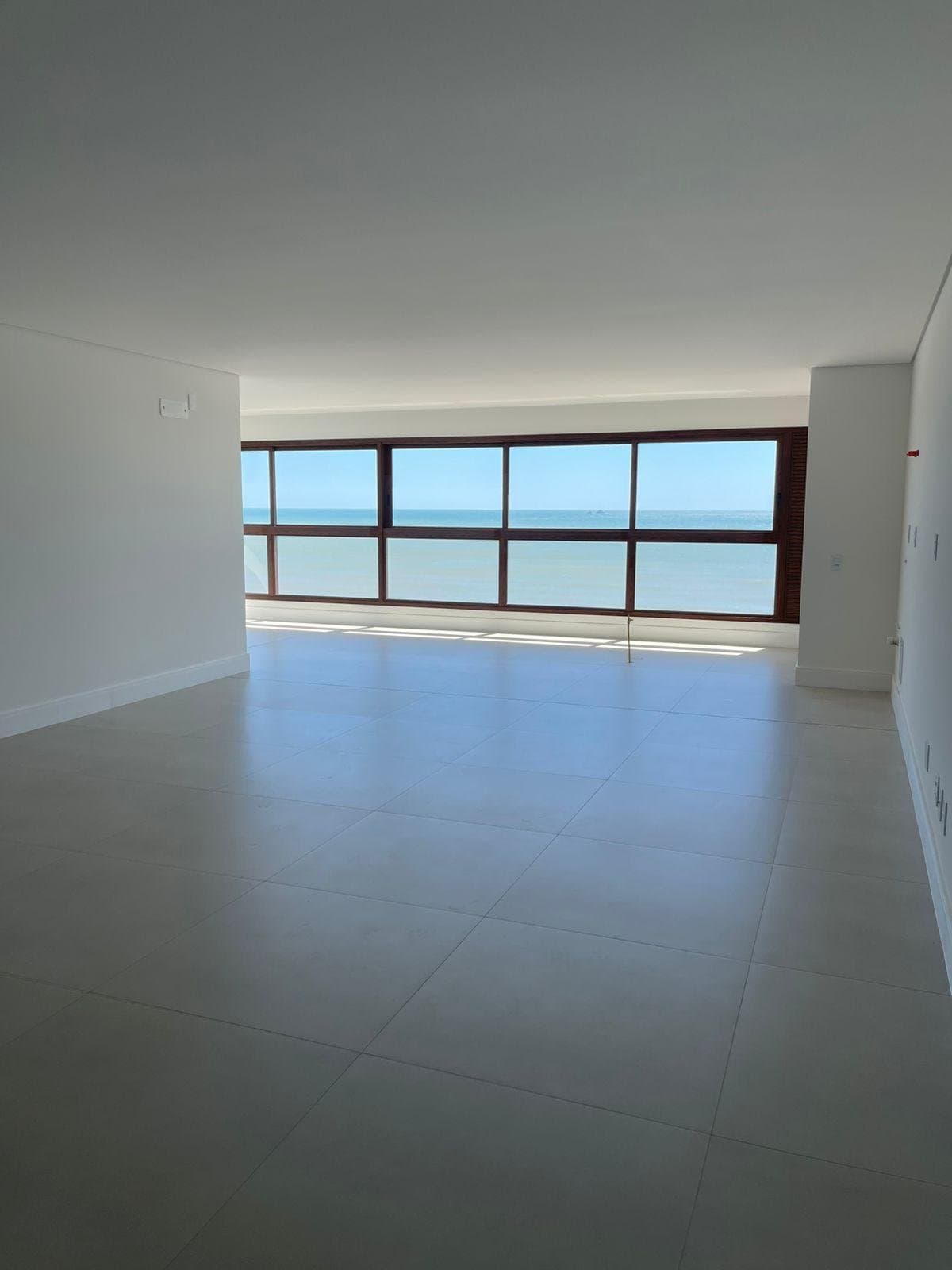 Apartamento de 4 quartos com 4 suítes e 200 m² em Bal. Piçarras