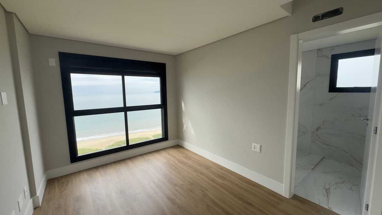 Apartamento de 3 quartos com 3 suítes e 128 m² em Bal. Piçarras