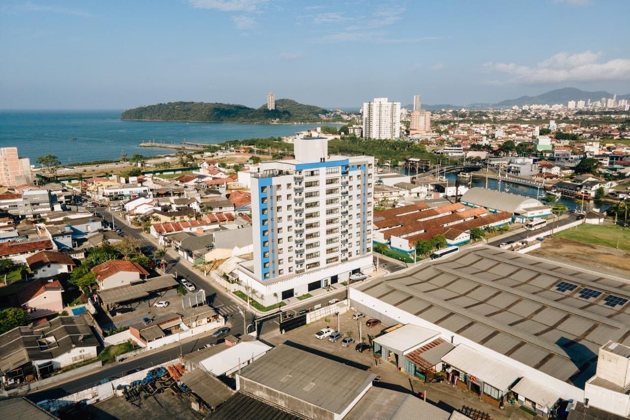 Apartamento de 2 quartos com 1 suíte e 97 m² em Bal. Piçarras