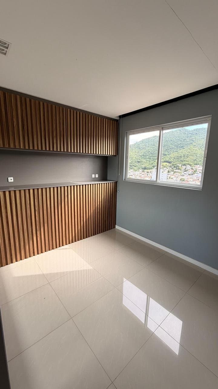 Apartamento de 2 quartos com 2 suítes e 77 m² em Itajaí