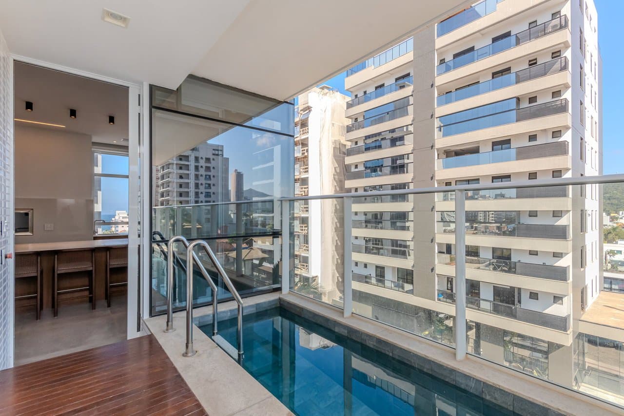 Apartamento de 3 quartos com 3 suítes e 157 m² em Itajaí