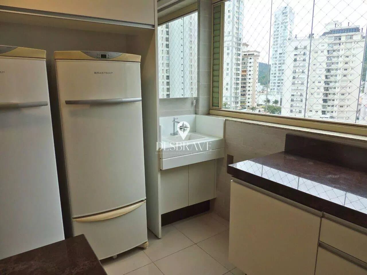 Apartamento de 3 quartos com 2 suítes e 230 m² em Itajaí