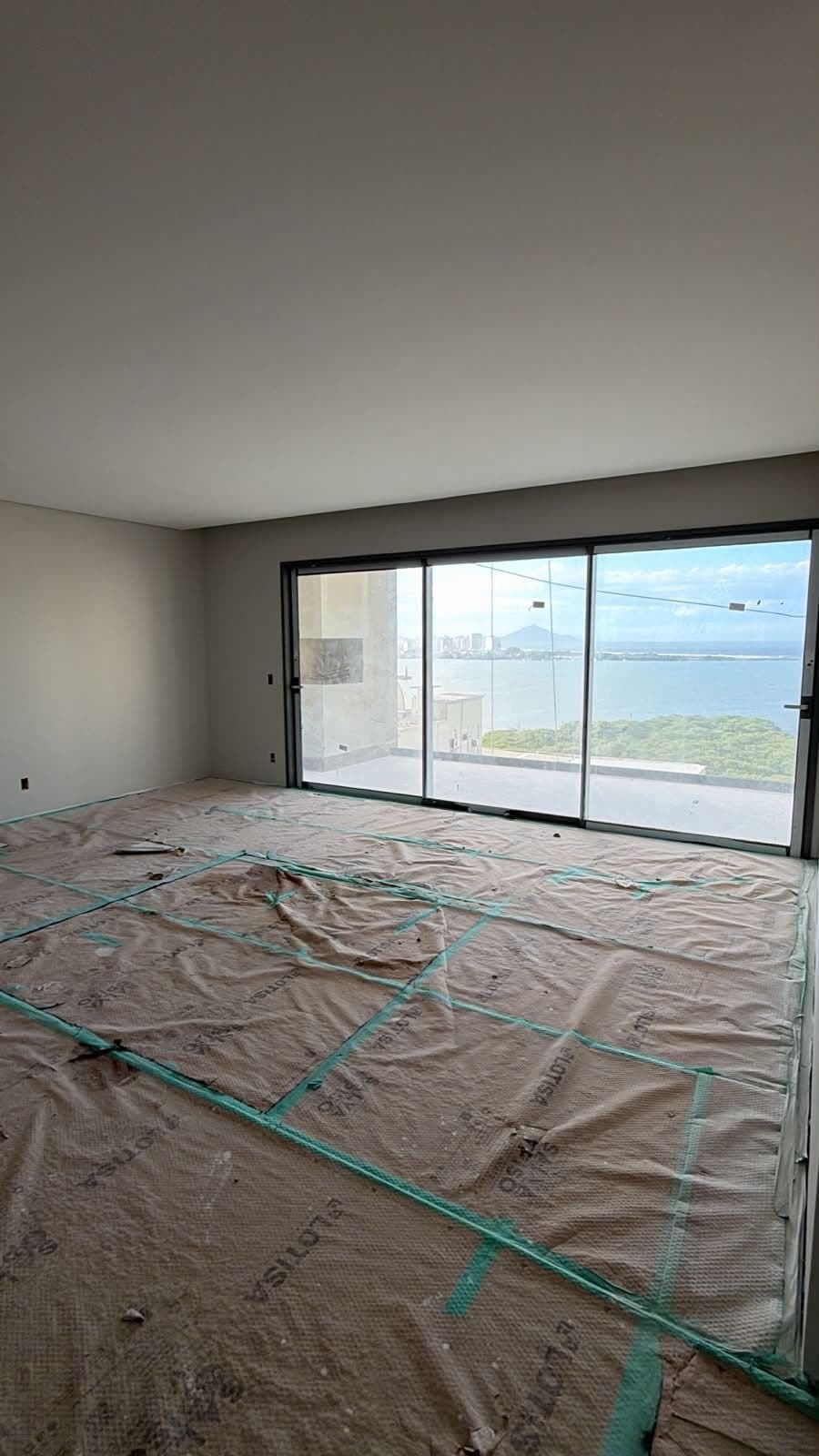 Apartamento de 3 quartos com 3 suítes e 168 m² em Itajaí