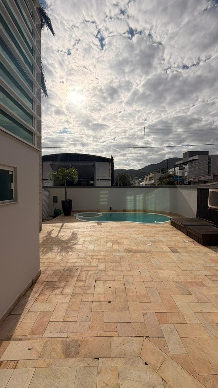 Casa de 2 quartos com 1 suíte e 240 m² em Itajaí