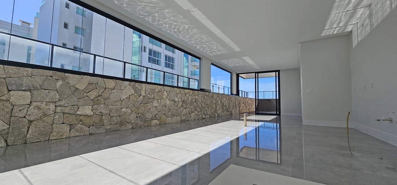 Cobertura de 4 quartos com 4 suítes e 369 m² em Itajaí