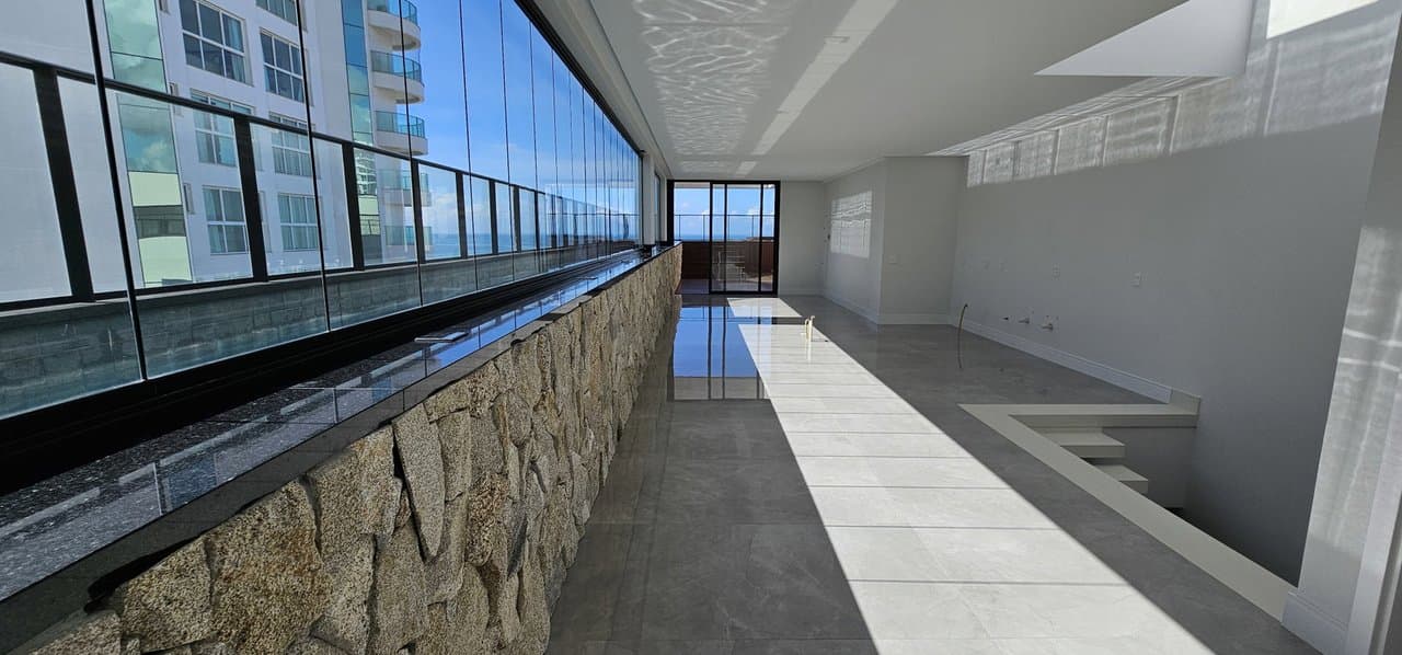 Cobertura de 4 quartos com 4 suítes e 369 m² em Itajaí
