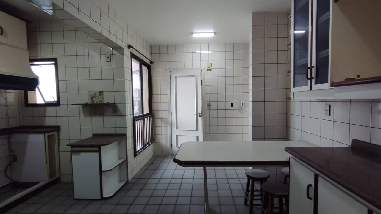 Cobertura de 6 quartos com 5 suítes e 548 m² em Itajaí