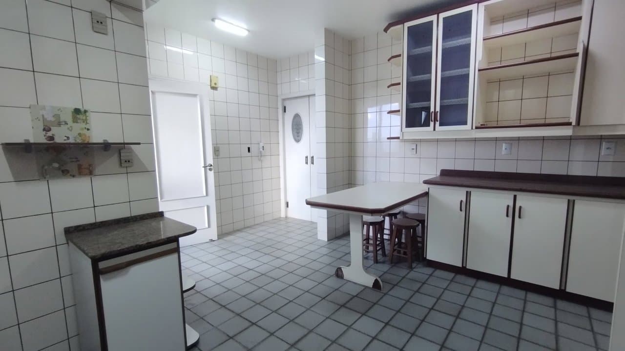 Cobertura de 6 quartos com 5 suítes e 548 m² em Itajaí