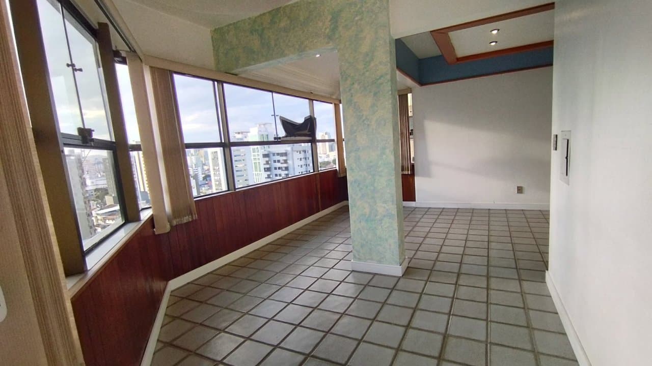 Cobertura de 6 quartos com 5 suítes e 548 m² em Itajaí