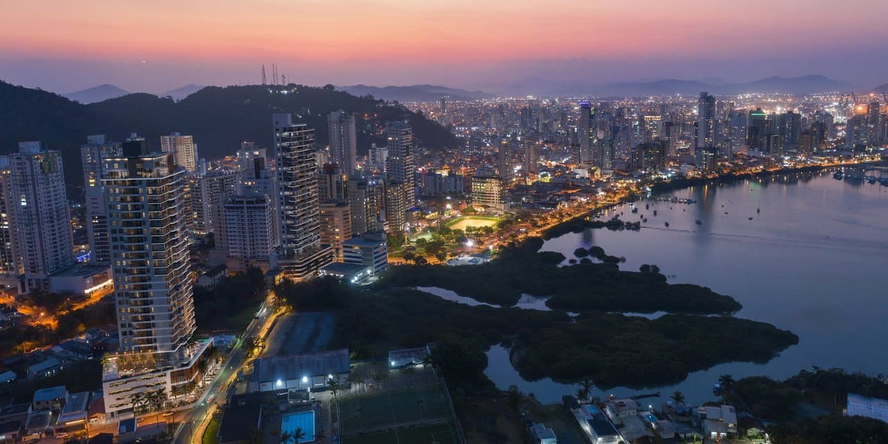 Apartamento de 3 quartos com 3 suítes e 129 m² em Itajaí