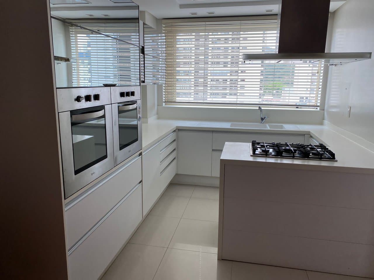 Apartamento de 3 quartos com 3 suítes e 231 m² em Itajaí