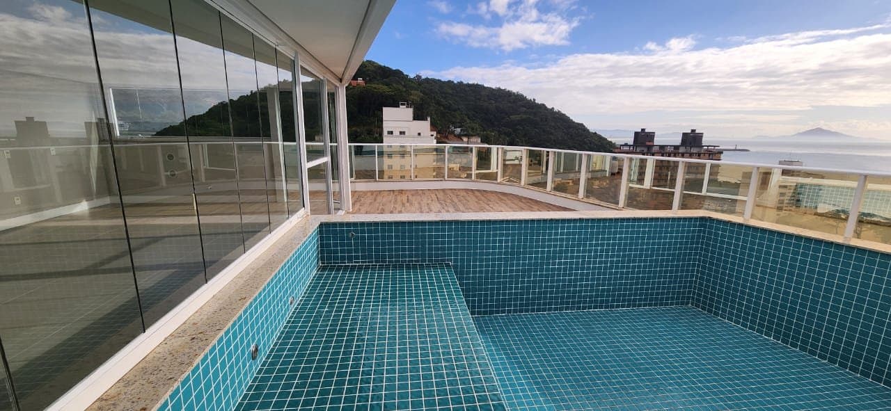 Apartamento de 4 quartos com 4 suítes e 276 m² em Itajaí