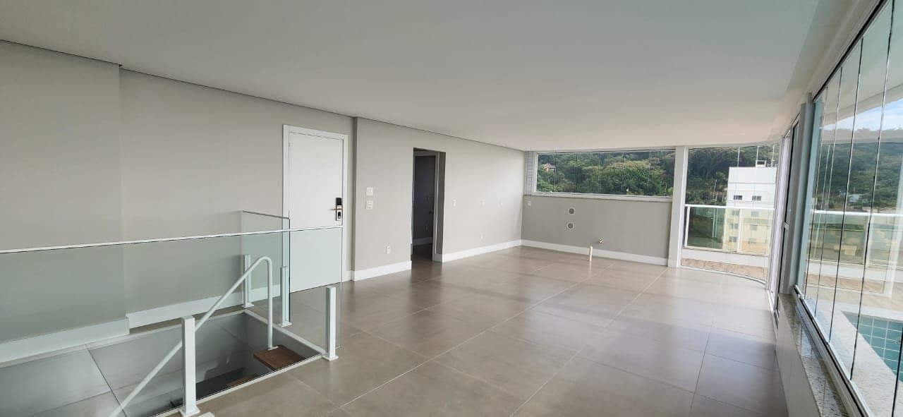 Apartamento de 4 quartos com 4 suítes e 276 m² em Itajaí