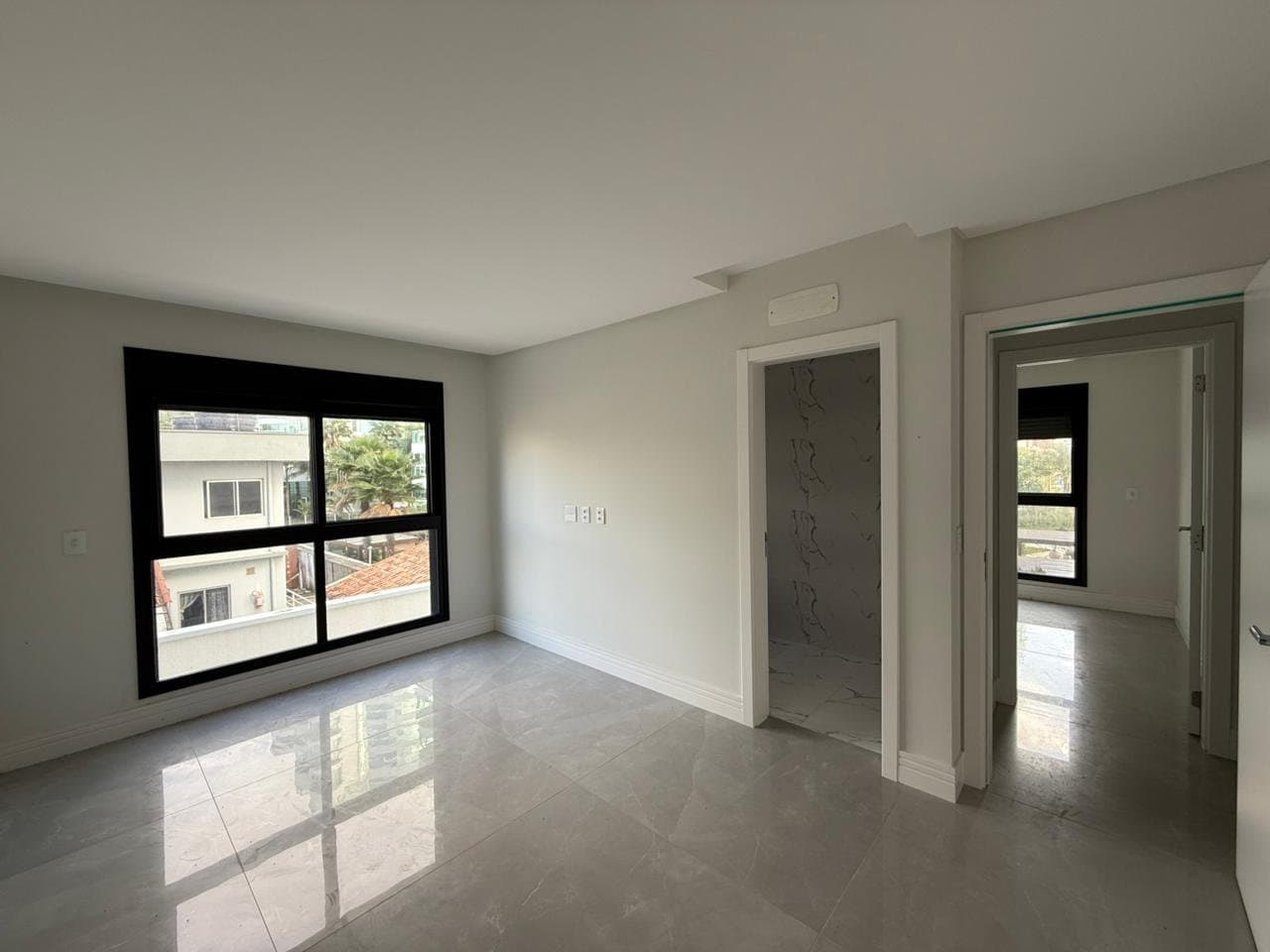 Apartamento de 2 quartos com 2 suítes e 92 m² em Itajaí