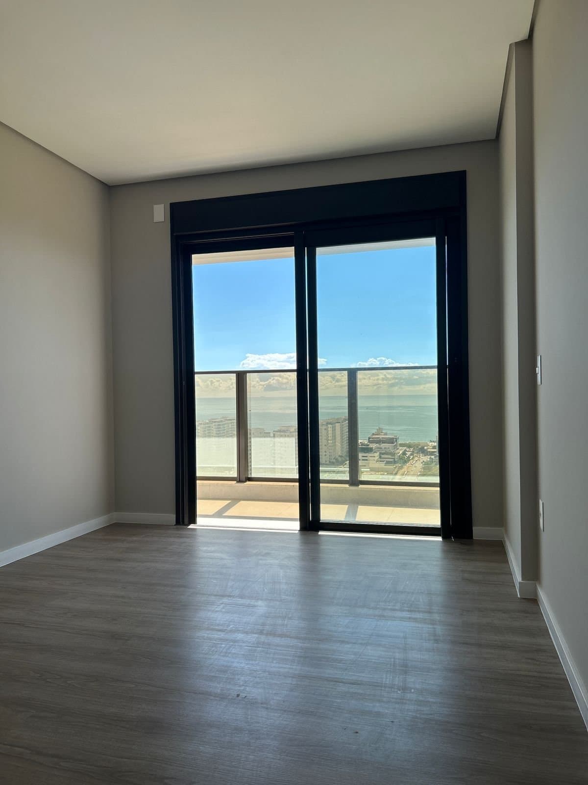 Apartamento de 3 quartos com 3 suítes e 121 m² em Itajaí