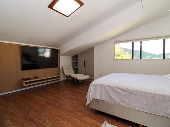 Casa de 3 quartos com 3 suítes e 360 m² em Ressacada, Itajaí