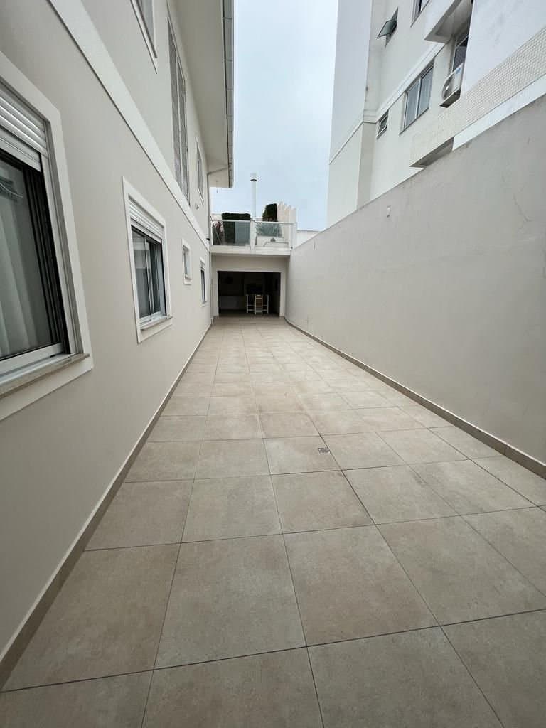 Casa de 3 quartos com 2 suítes e 241 m² em Barreiros, São José