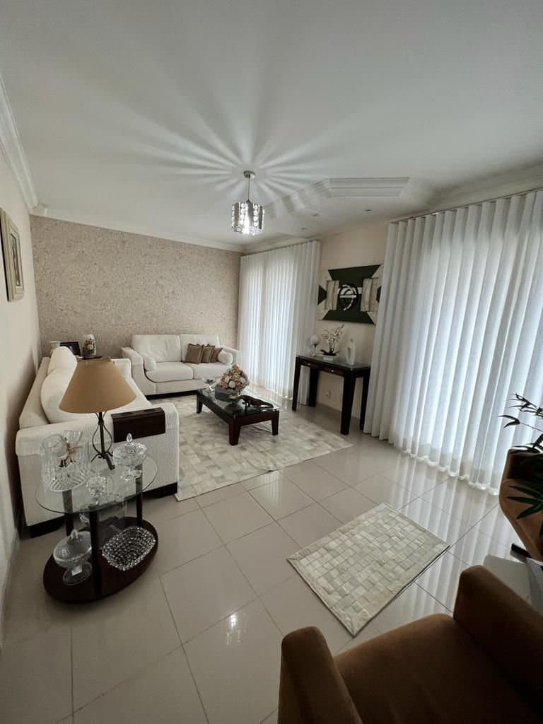 Casa de 3 quartos com 2 suítes e 241 m² em Barreiros, São José
