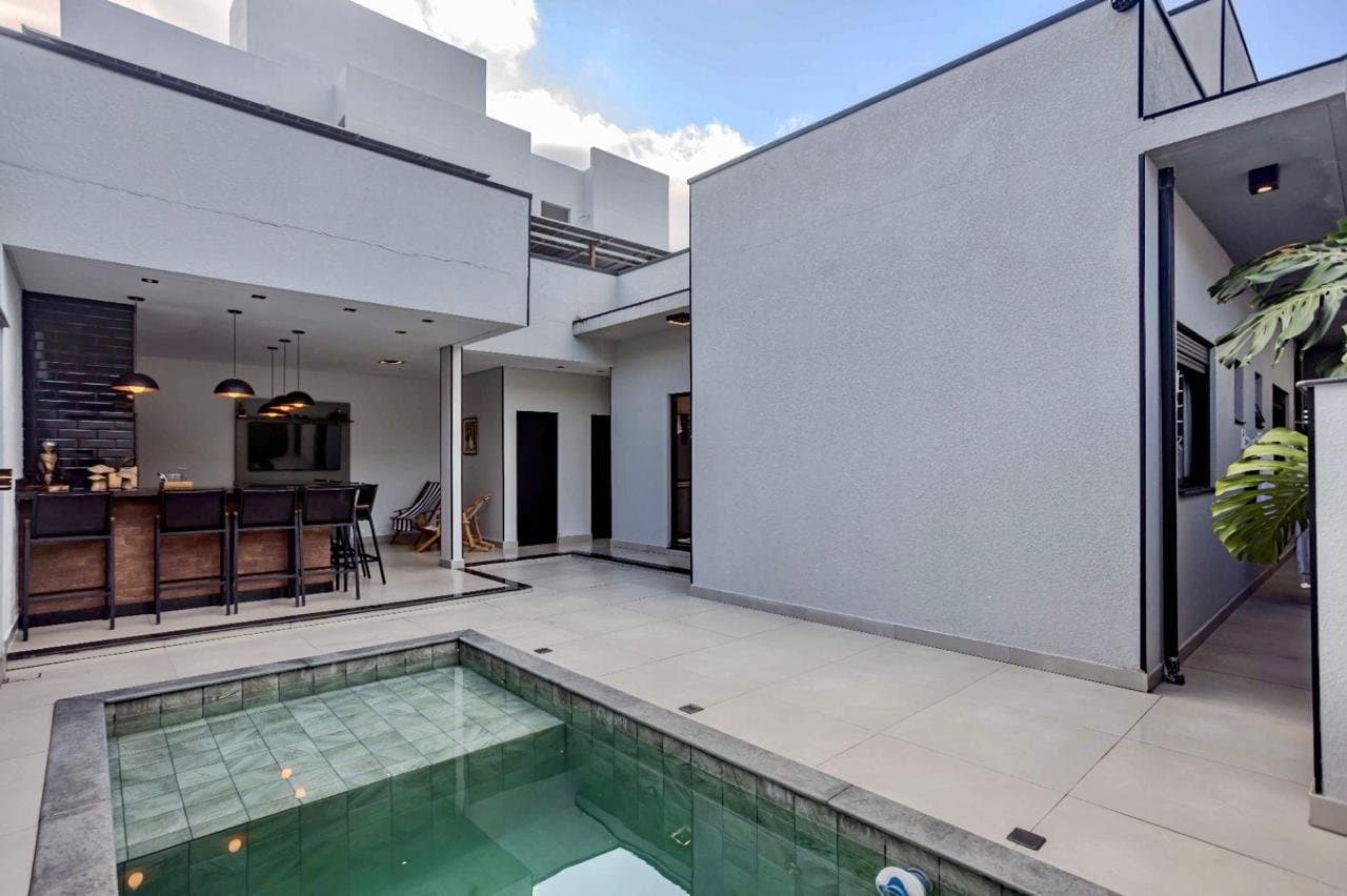 Casa de 2 quartos com 2 suítes e 157 m² em Camboriú