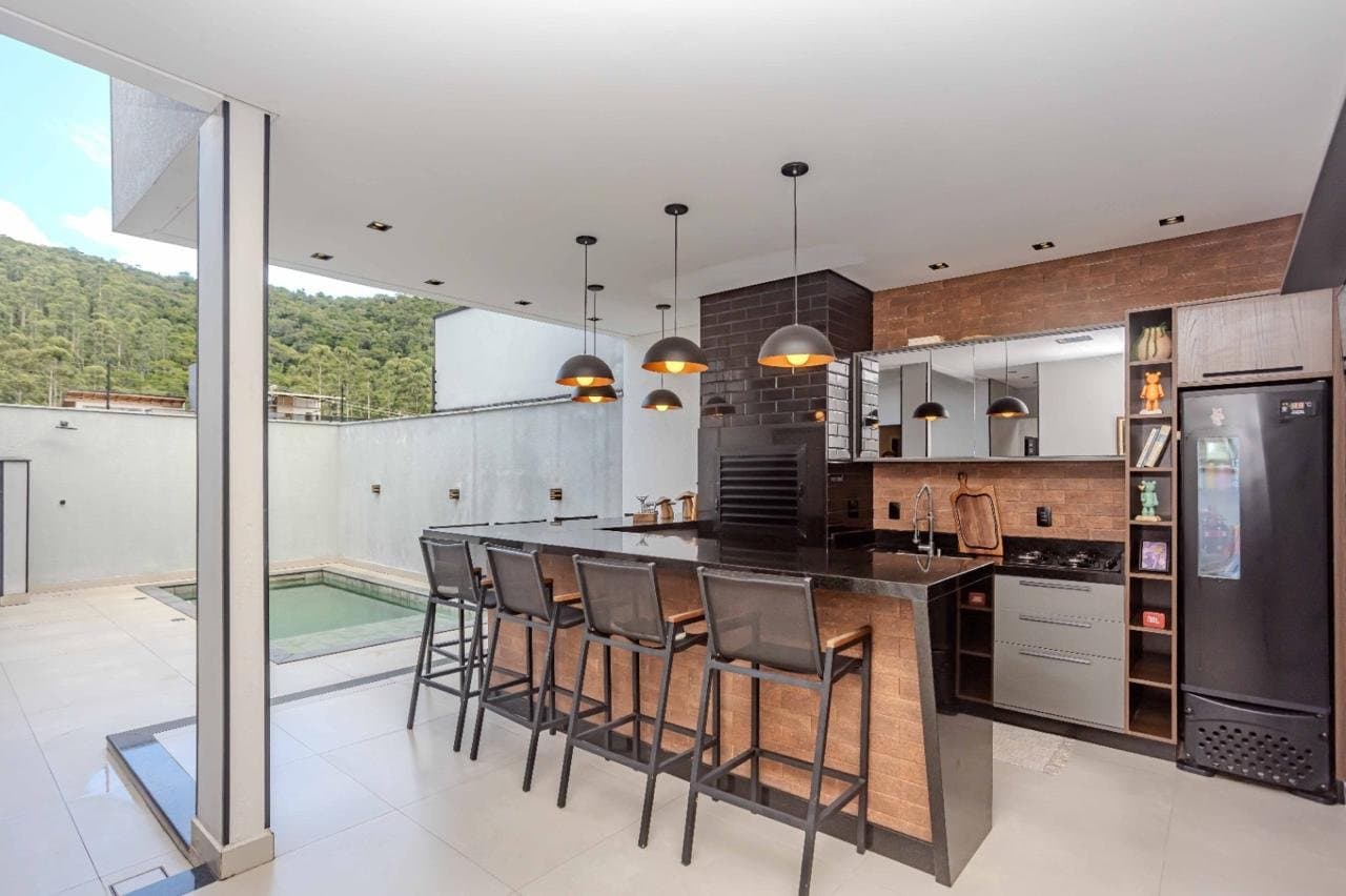 Casa de 2 quartos com 2 suítes e 157 m² em Camboriú