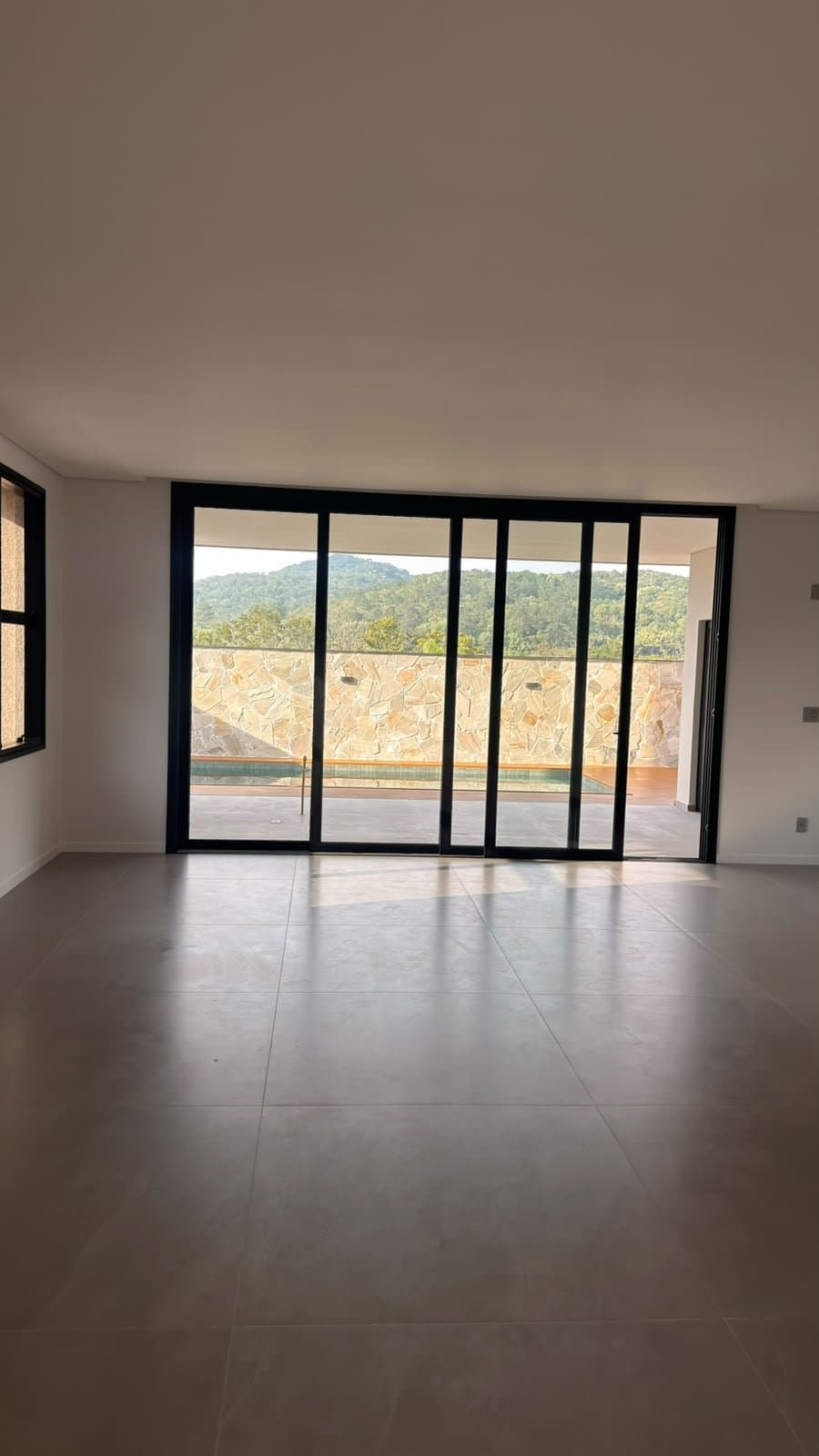 Casa de 4 quartos com 4 suítes e 331 m² em Camboriú