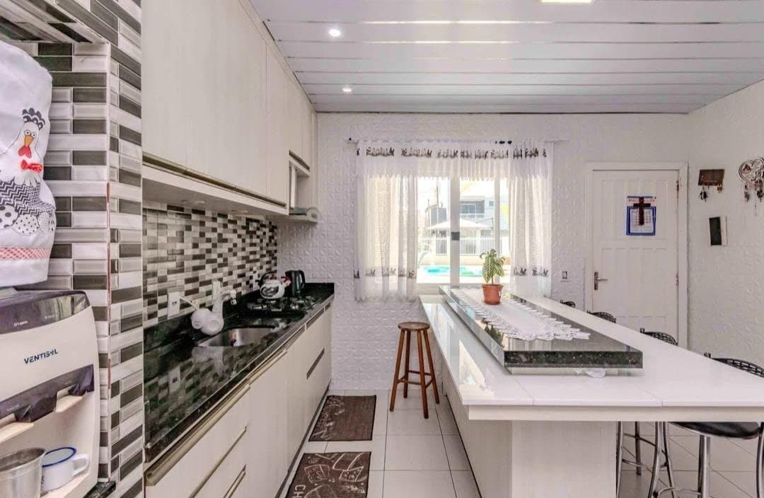 Casa de 3 quartos com 1 suíte e 200 m² em Camboriú