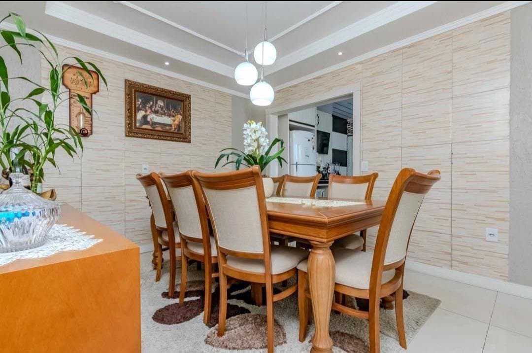 Casa de 3 quartos com 1 suíte e 200 m² em Camboriú