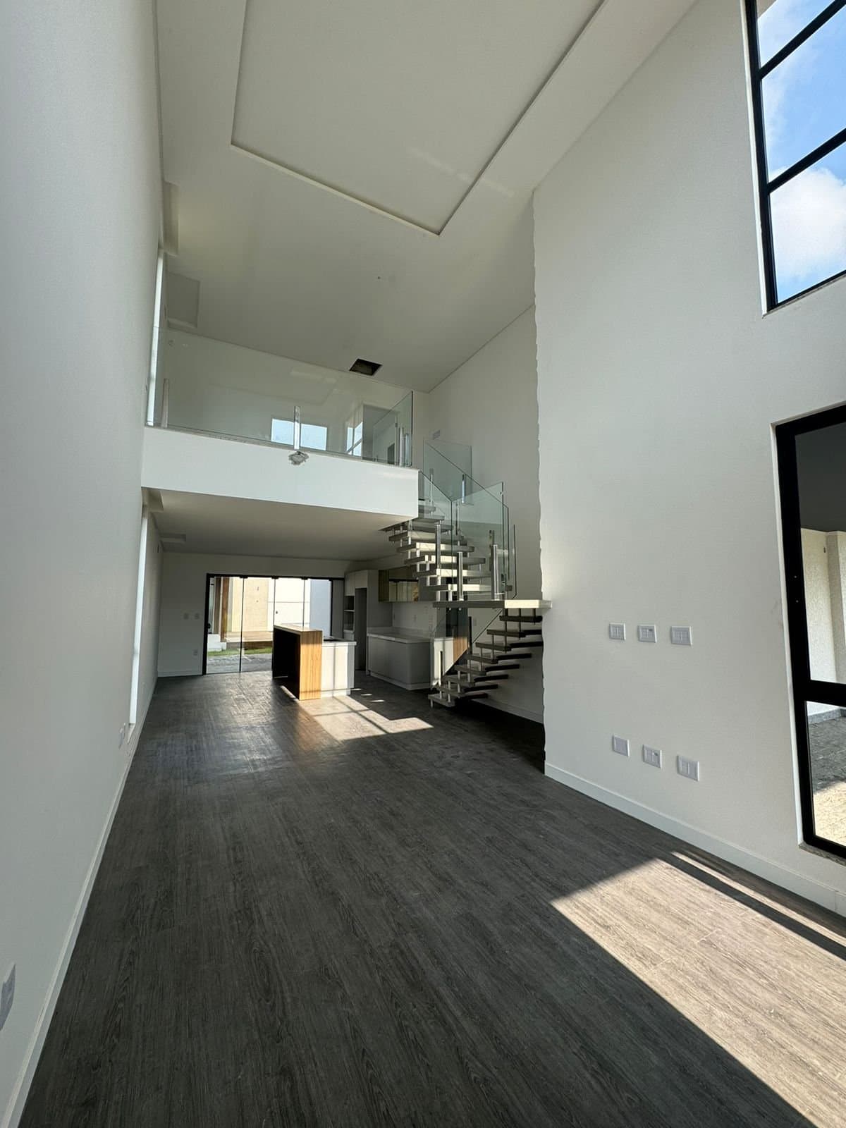 Casa de 4 quartos com 1 suíte e 225 m² em Camboriú