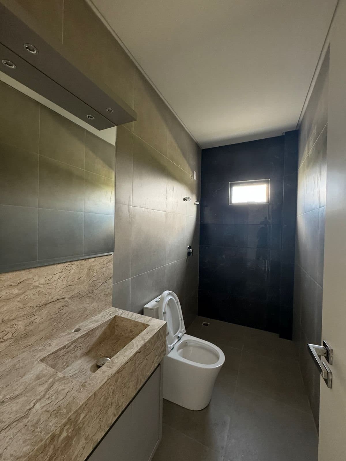 Casa de 4 quartos com 1 suíte e 225 m² em Camboriú