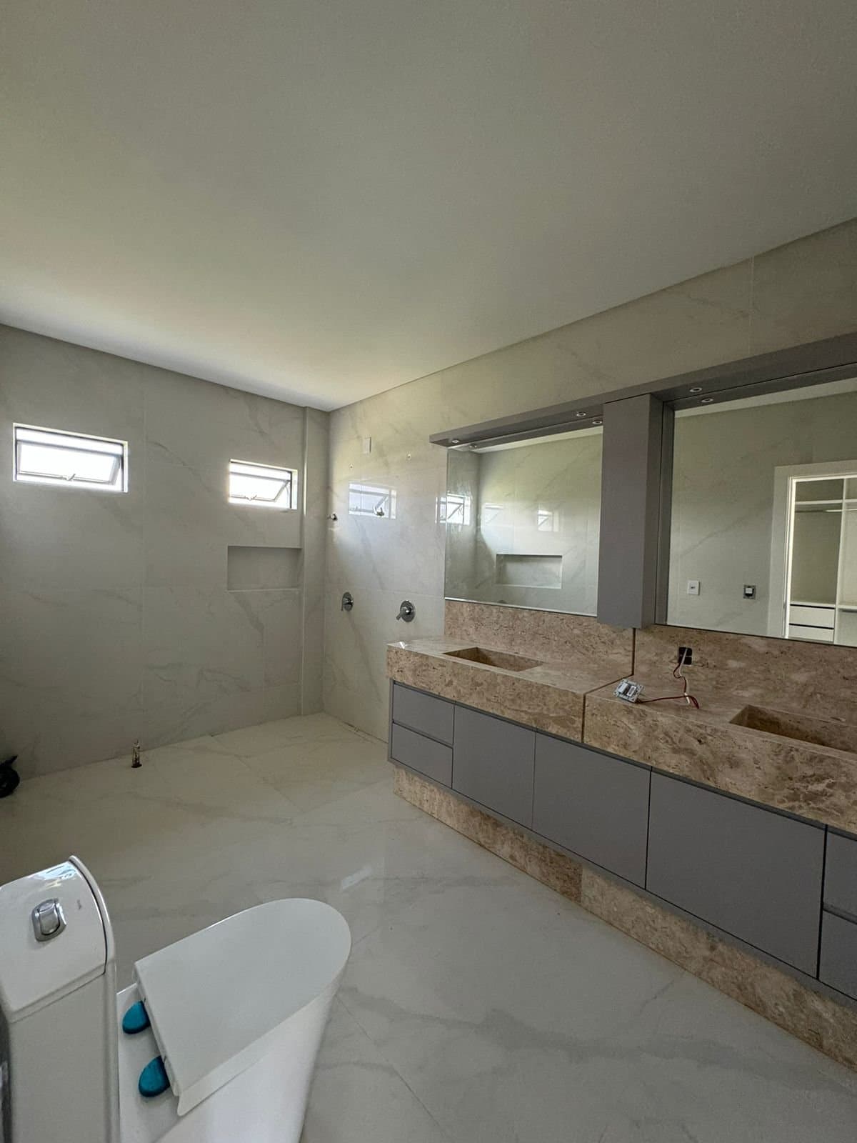 Casa de 4 quartos com 1 suíte e 225 m² em Camboriú