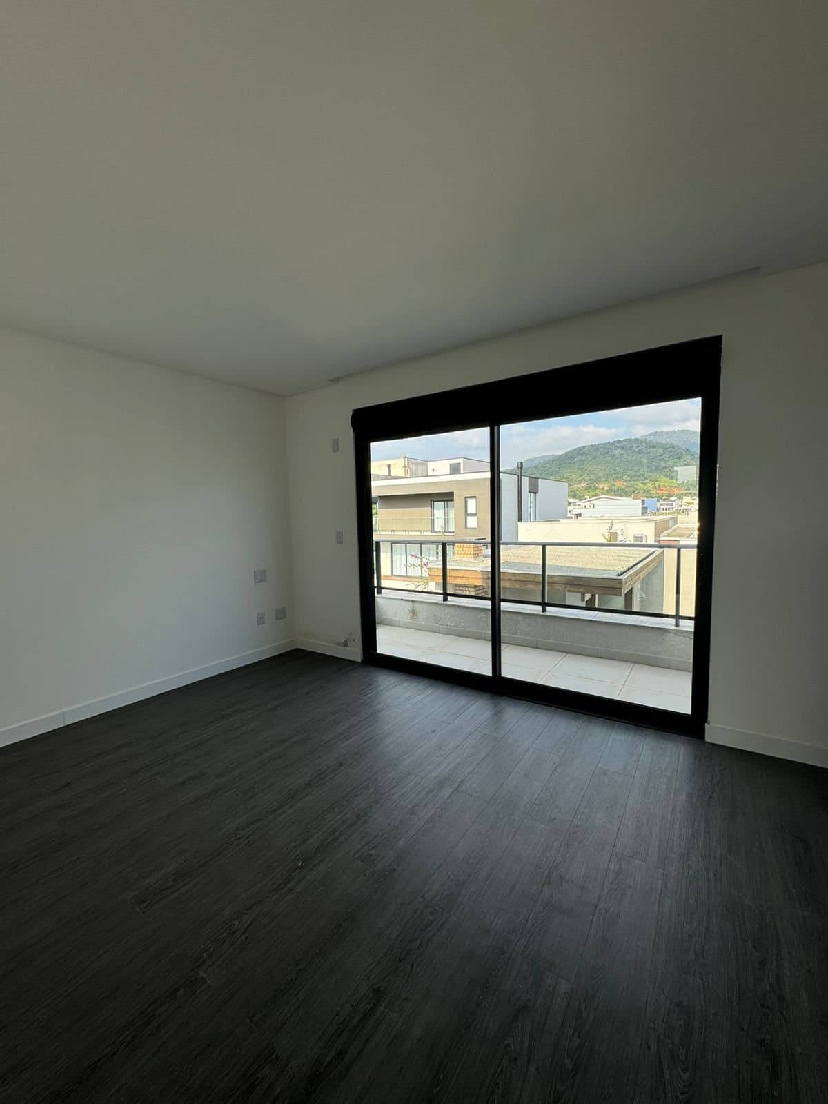 Casa de 4 quartos com 1 suíte e 225 m² em Camboriú