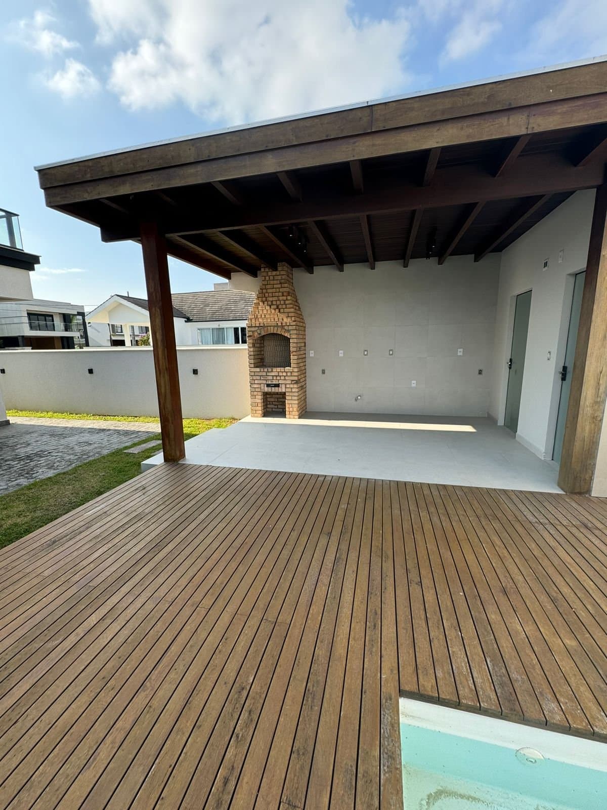 Casa de 4 quartos com 1 suíte e 225 m² em Camboriú