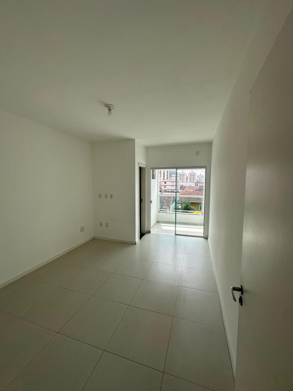 Casa de 2 quartos com 2 suítes e 76 m² em Camboriú