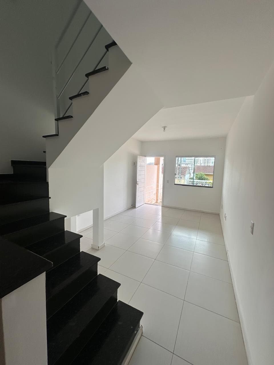Casa de 2 quartos com 2 suítes e 76 m² em Camboriú