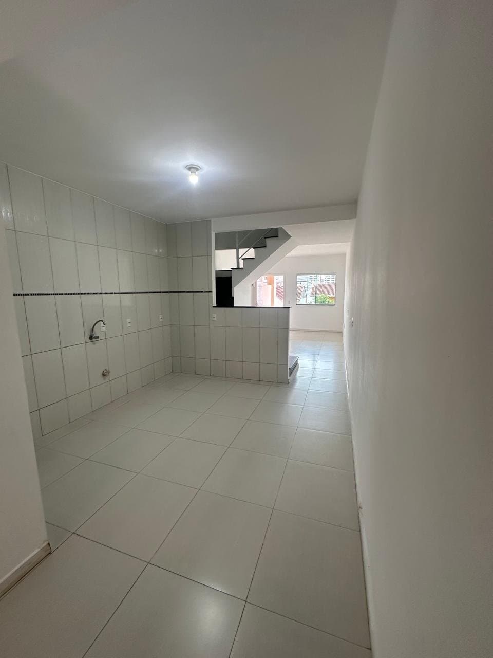 Casa de 2 quartos com 2 suítes e 76 m² em Camboriú