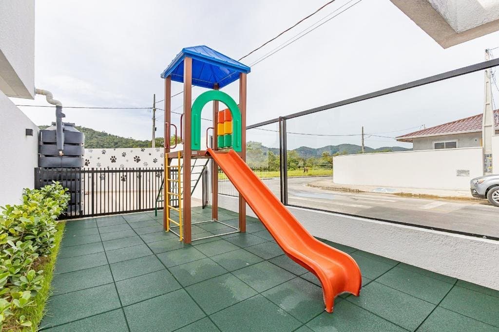Casa de 2 quartos com 2 suítes e 68 m² em Camboriú
