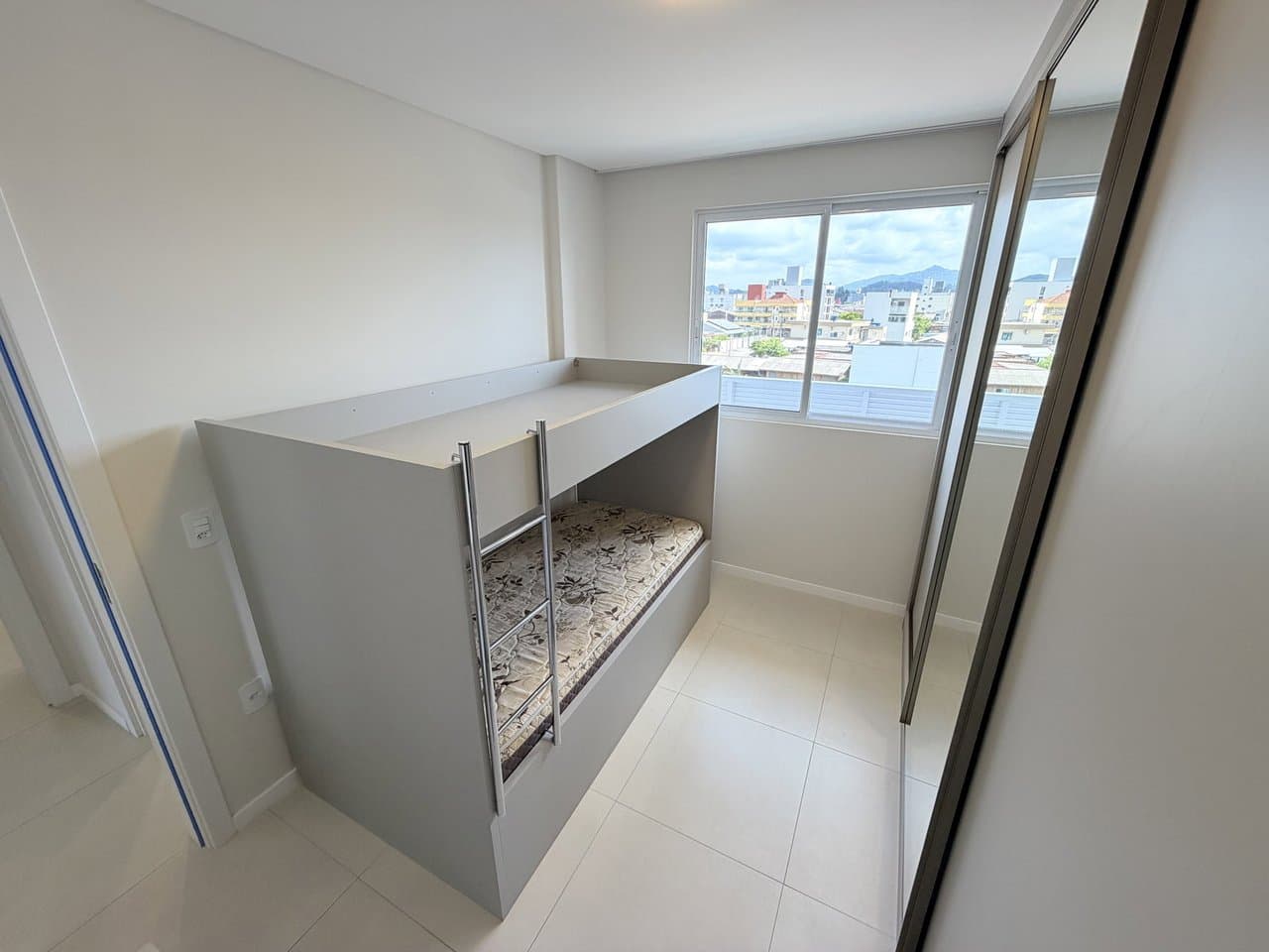 Apartamento de 2 quartos com 1 suíte e 80 m² em Camboriú