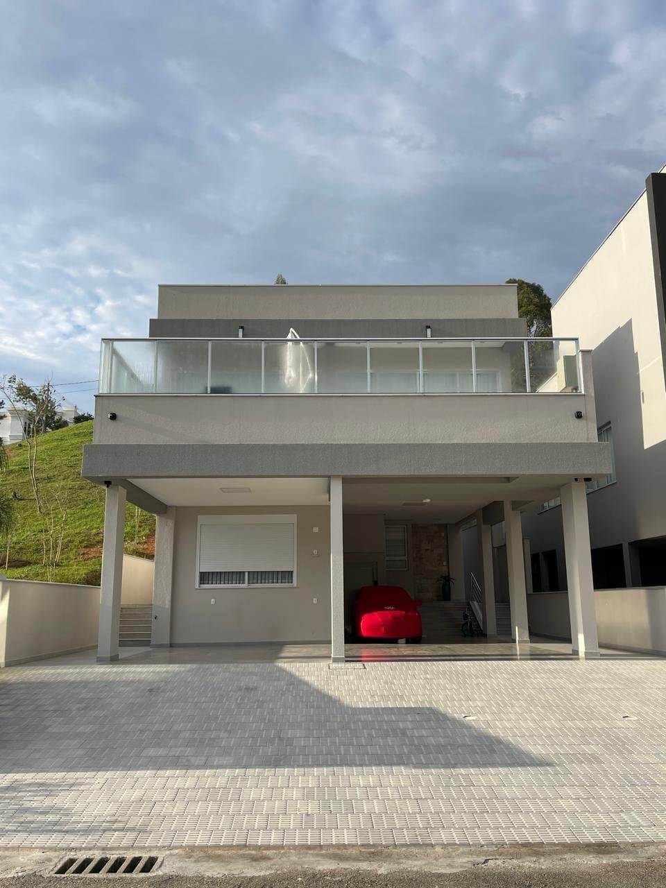 Casa de 3 quartos com 3 suítes e 402 m² em Camboriú