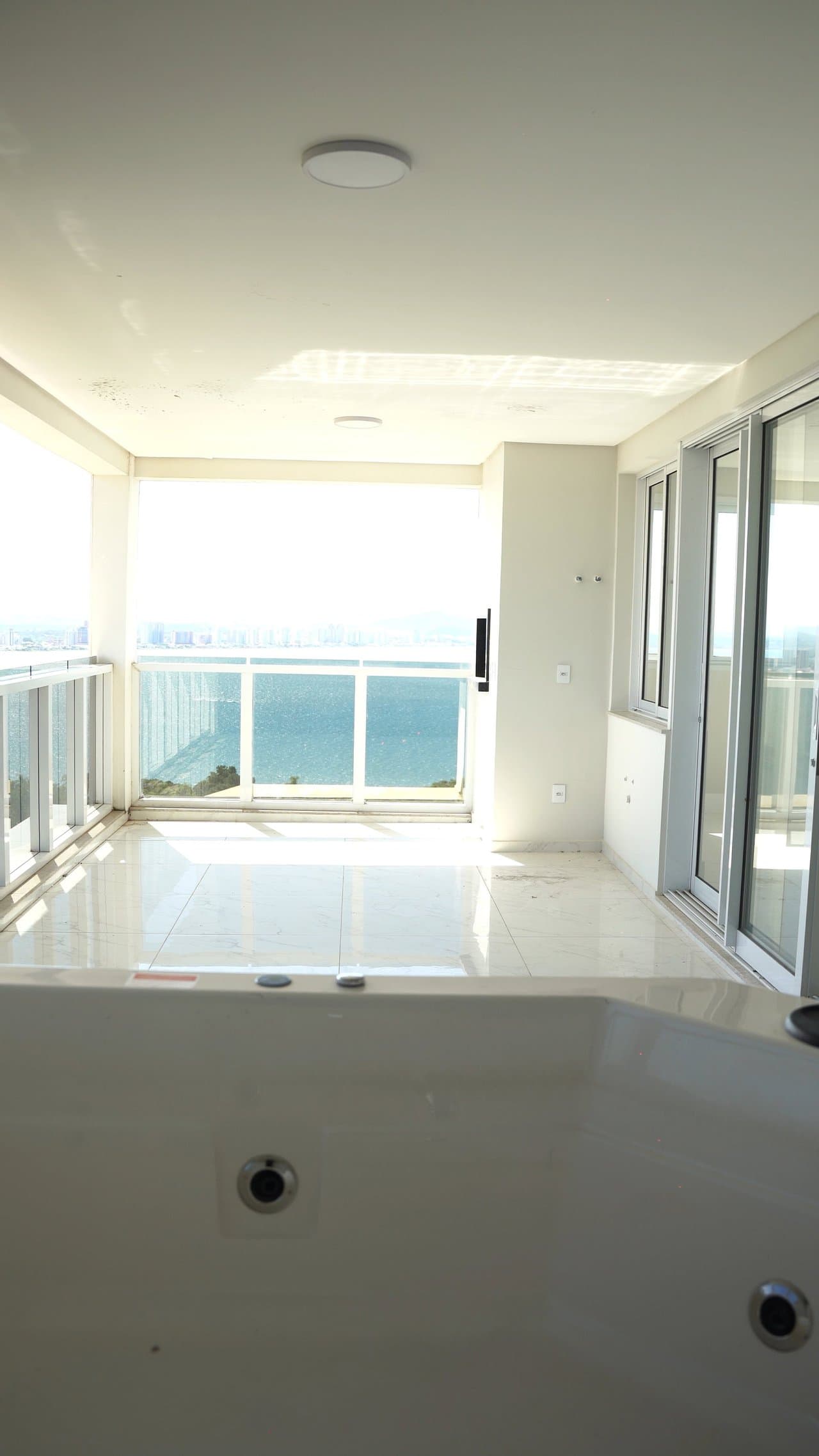 Apartamento de 4 quartos com 4 suítes e 258 m² em Penha