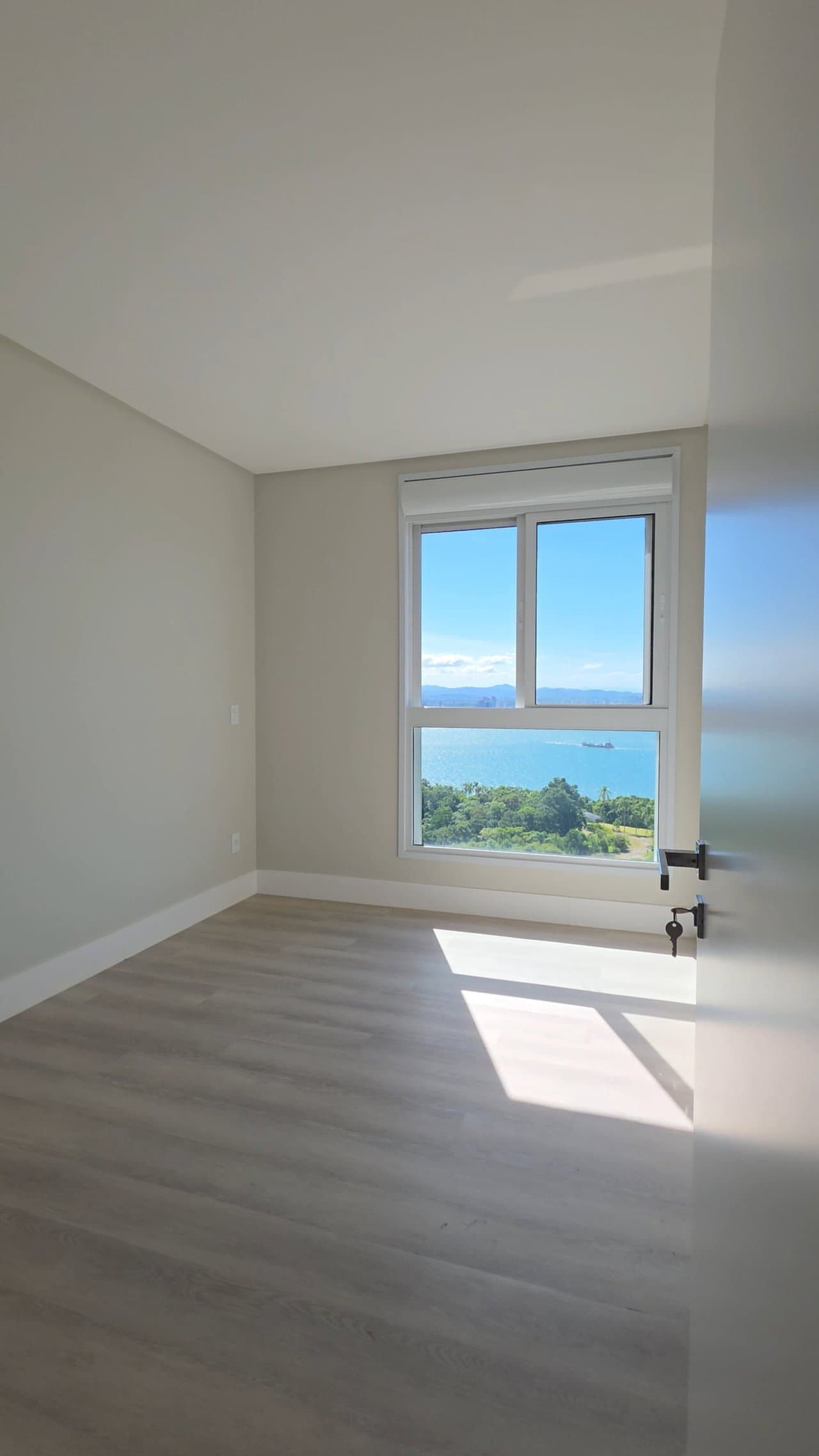 Apartamento de 4 quartos com 4 suítes e 258 m² em Penha