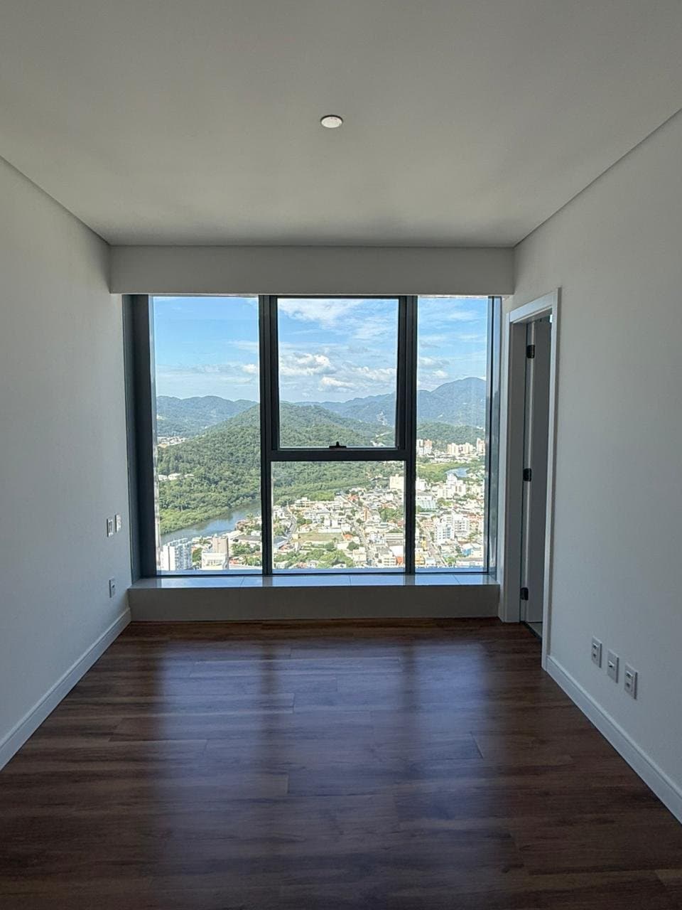 Apartamento de 4 quartos com 4 suítes e 171 m² em Bal. Camboriú