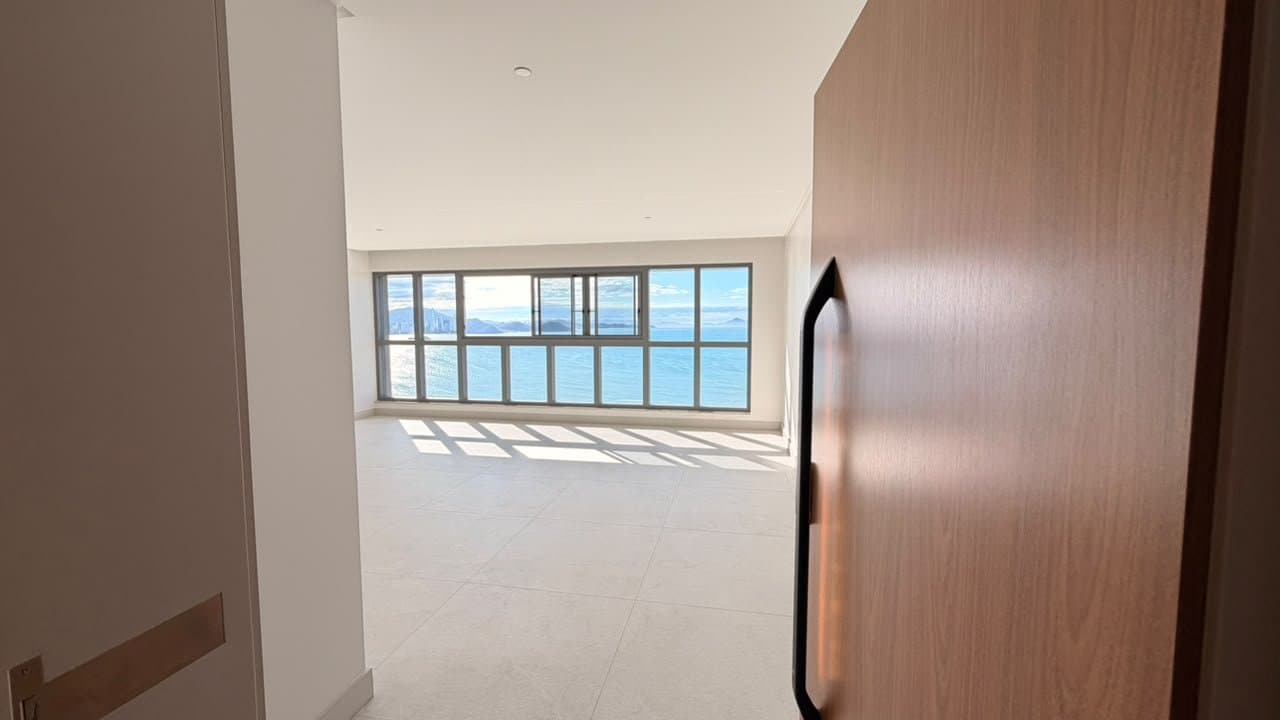 Apartamento de 4 quartos com 4 suítes e 194 m² em Bal. Camboriú