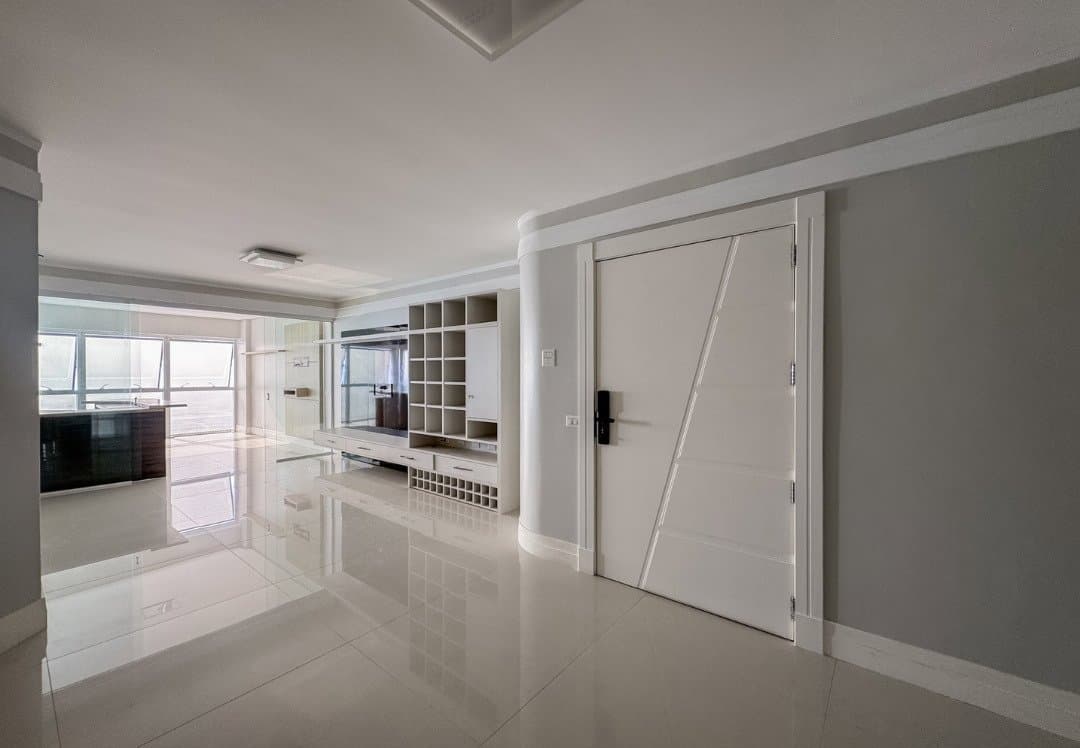 Apartamento de 3 quartos com 3 suítes e 186 m² em Bal. Camboriú
