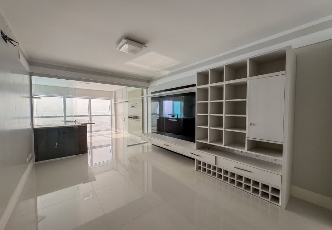 Apartamento de 3 quartos com 3 suítes e 186 m² em Bal. Camboriú