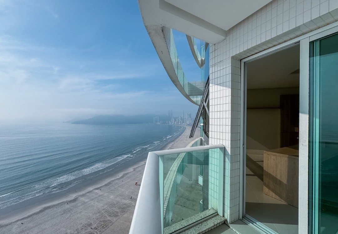 Apartamento de 3 quartos com 3 suítes e 186 m² em Bal. Camboriú