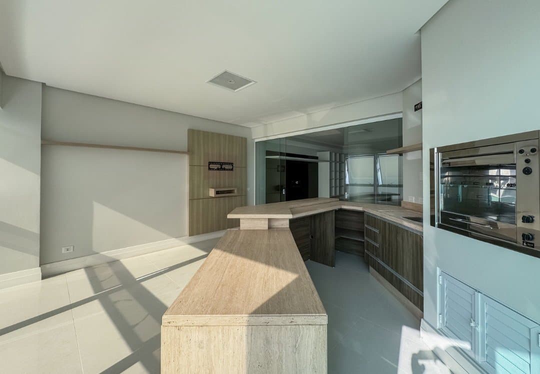 Apartamento de 3 quartos com 3 suítes e 186 m² em Bal. Camboriú