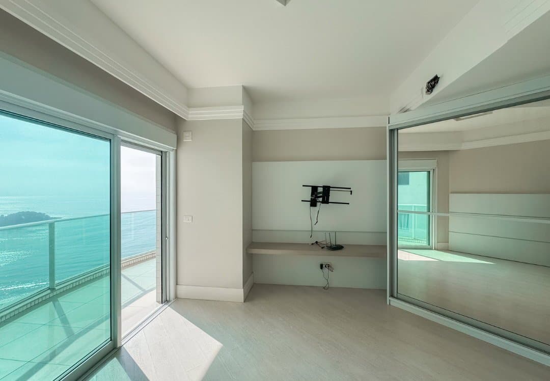 Apartamento de 3 quartos com 3 suítes e 186 m² em Bal. Camboriú