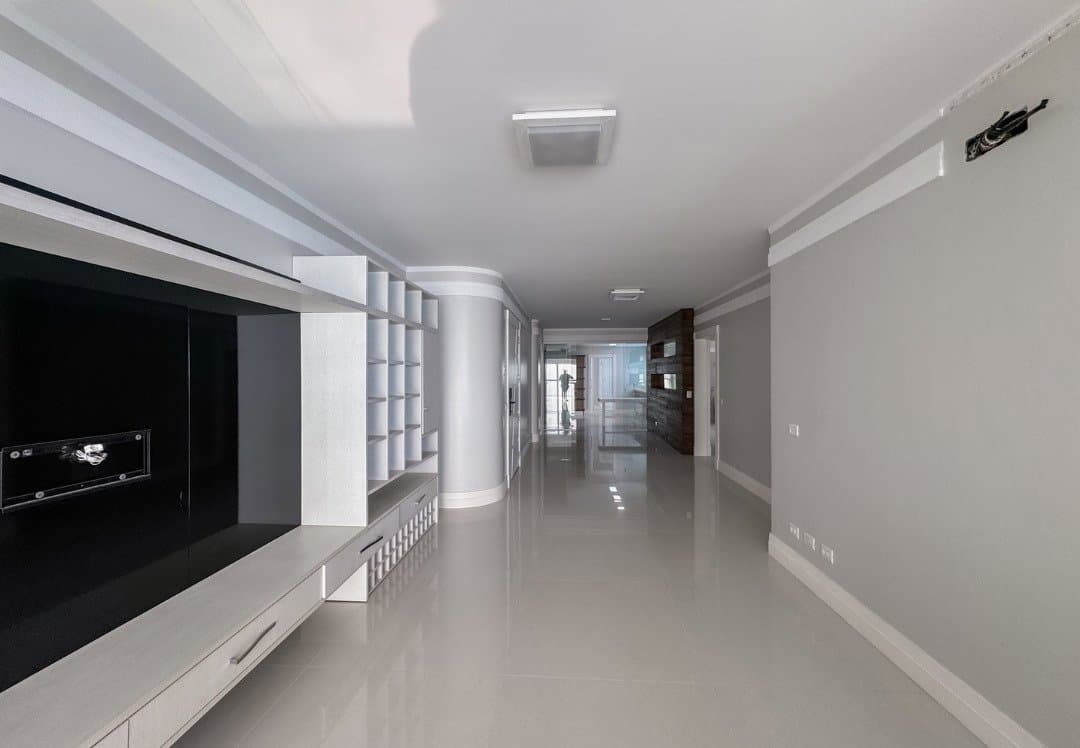 Apartamento de 3 quartos com 3 suítes e 186 m² em Bal. Camboriú
